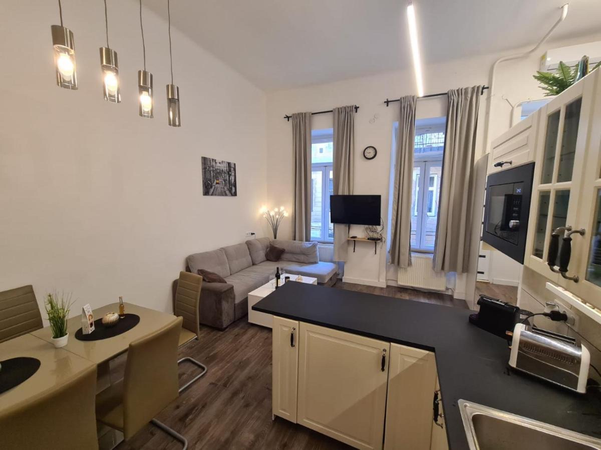 Akacfa Boutique Apartment Budapest Luaran gambar